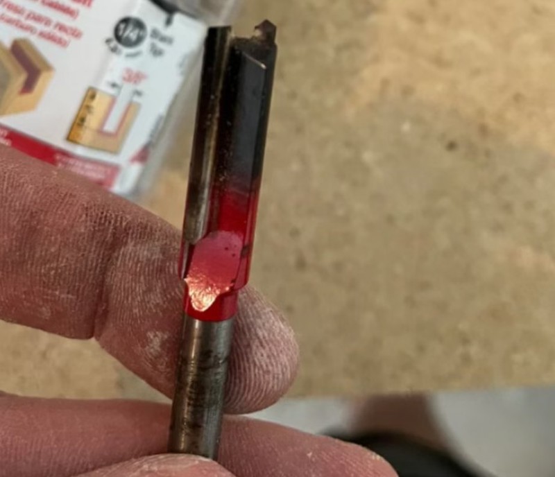 Router bit chipping and burn marks on a damaged cutting edge